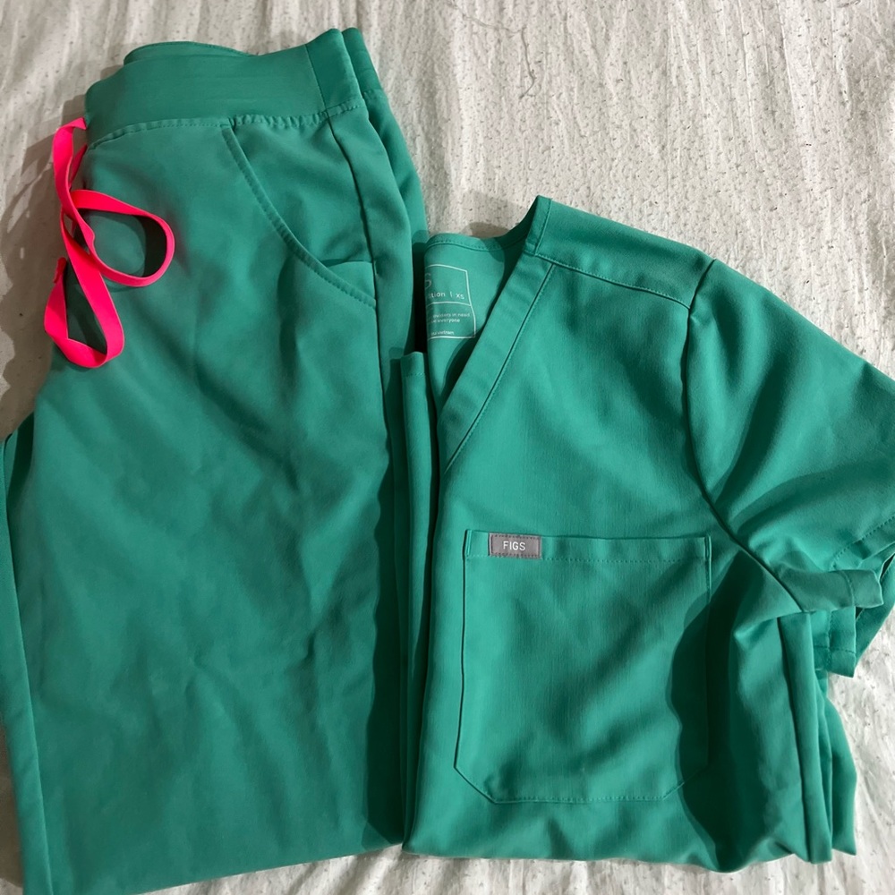 Figs surgical green scrubs set XS top and bottom